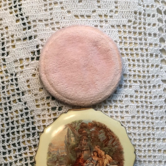 Vintage KIGU of London powder compact. - Picture 5 of 5